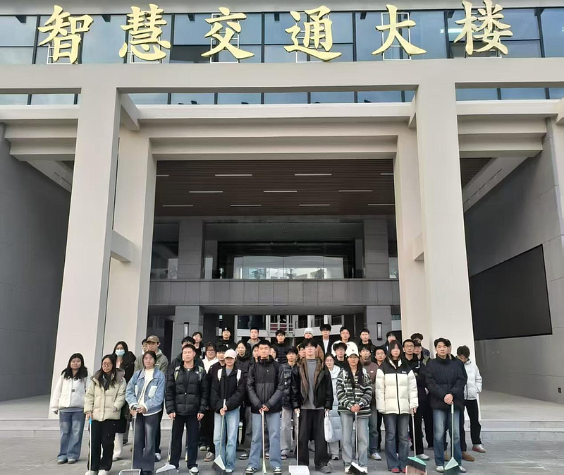 1946伟德国际源自英国学生党支部开展“清洁办公空间，践行服务初心”教师办公室清扫活动